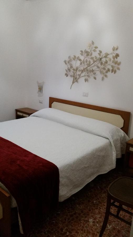 Termini Station Apartment Ai Due Cortili Presso Le Mura Aureliane โรม ภายนอก รูปภาพ